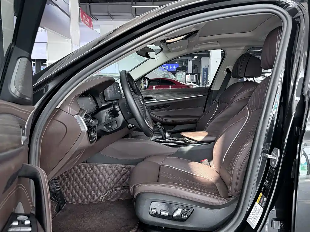 BMW 5 Series New Energy — миниатюра 7