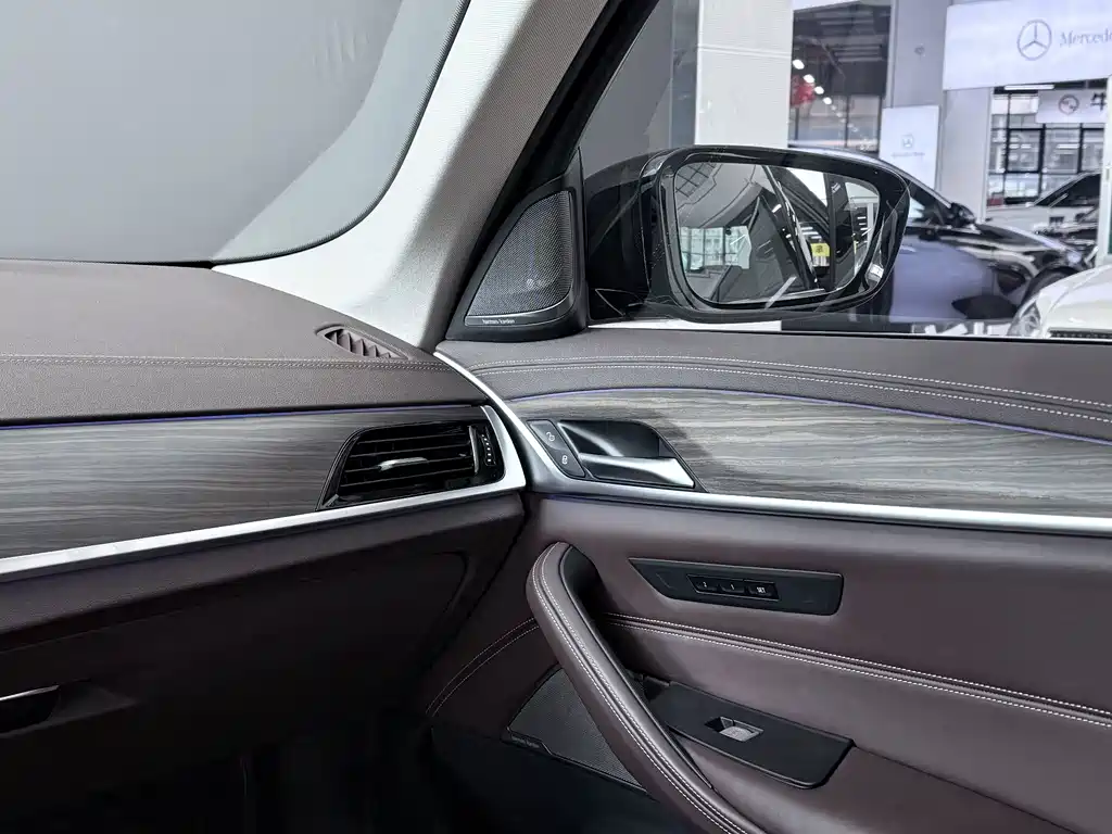 BMW 5 Series New Energy — миниатюра 17