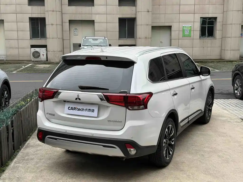 Mitsubishi Outlander — миниатюра 3