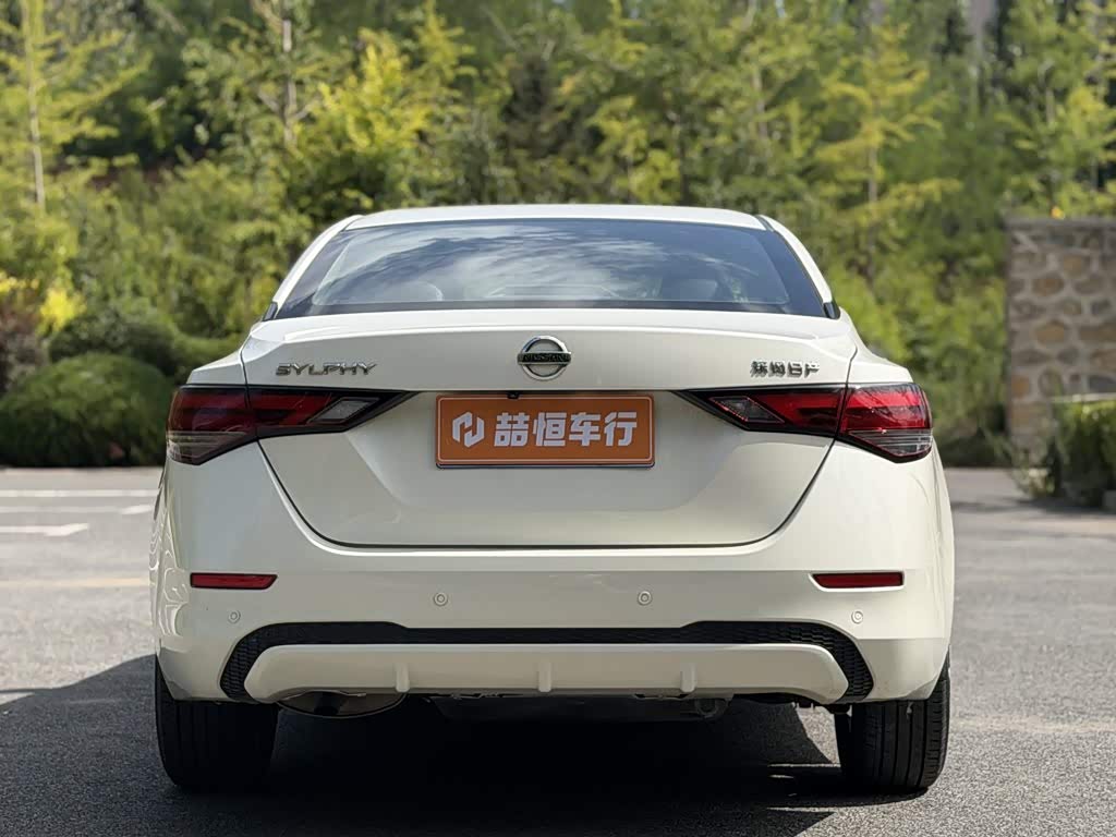 Nissan Sylphy 1.6 л 2021 г. Белый, пробег 50000 км