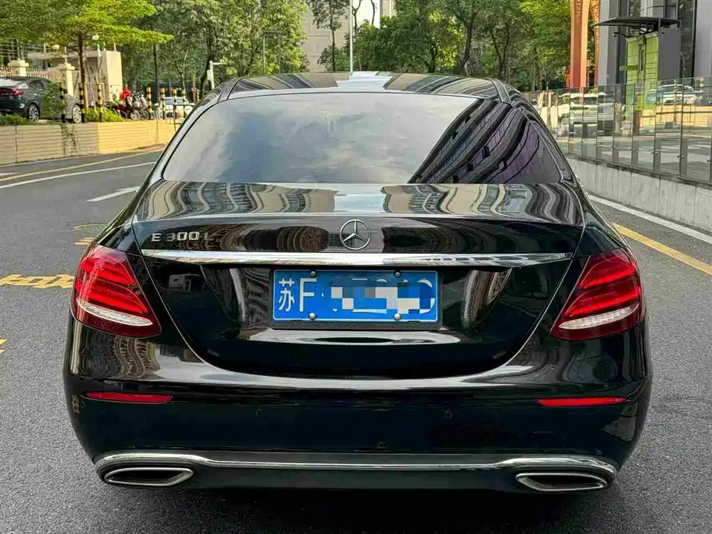 Mercedes-Benz E-Class — миниатюра 5