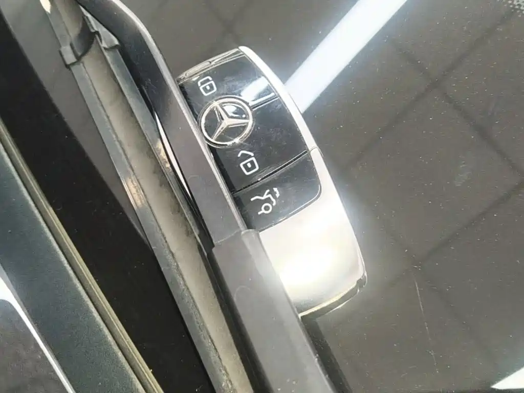 Mercedes-Benz E-Class — миниатюра 9
