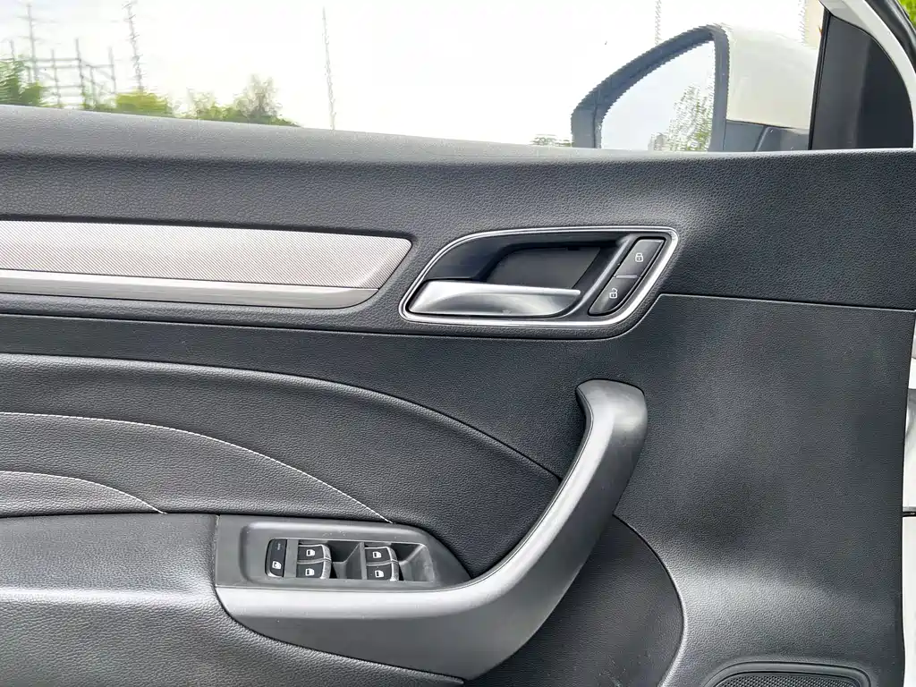 Roewe i6 New Energy — миниатюра 9