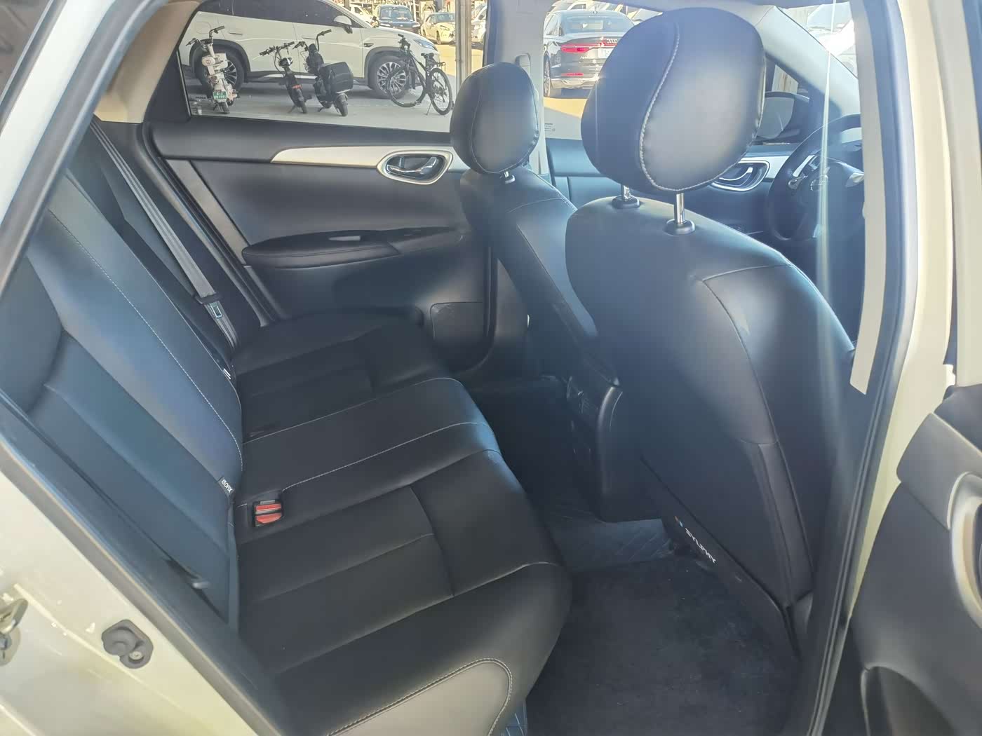 Nissan Sylphy 1.6 л 2023 г. Белый, пробег 38000 км