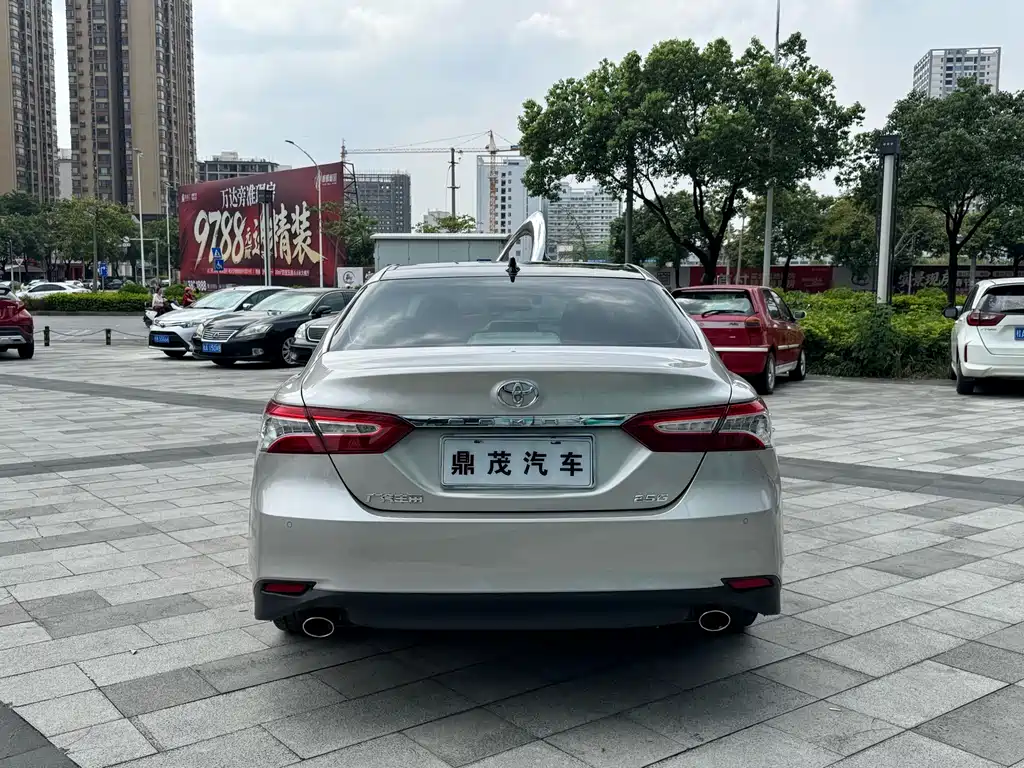 Toyota Camry — миниатюра 4
