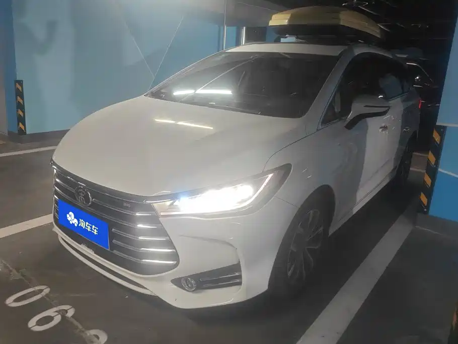 BYD MAX