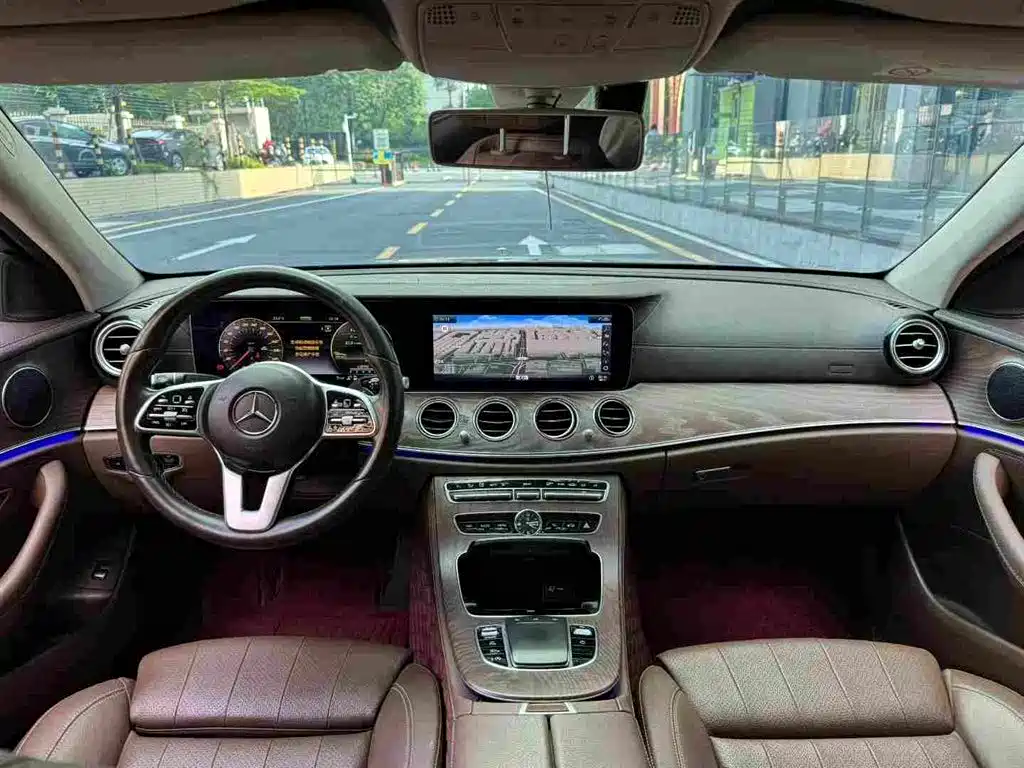 Mercedes-Benz E-Class — миниатюра 7