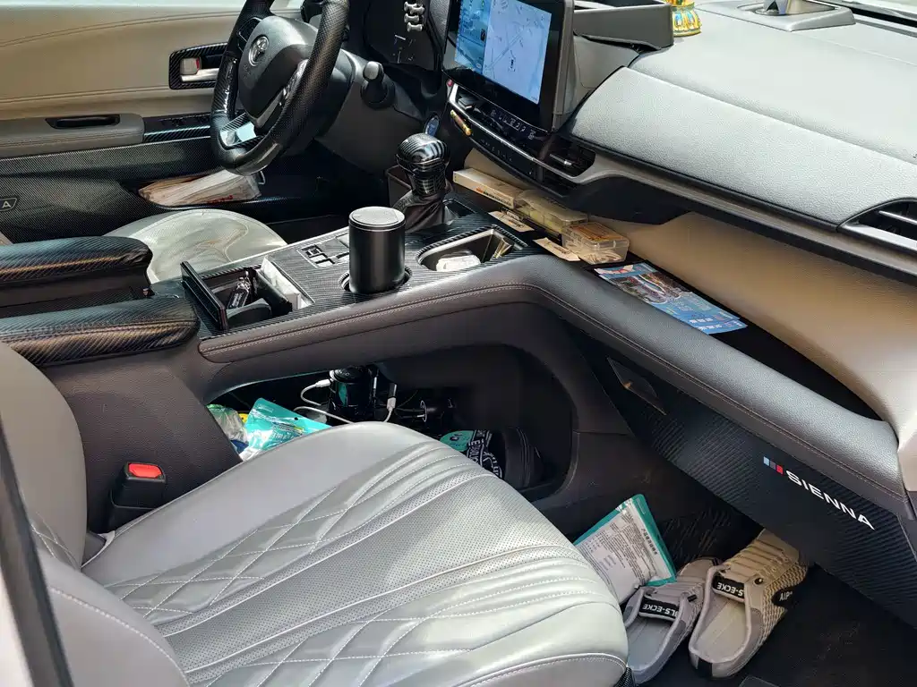 Toyota Sienna — миниатюра 12