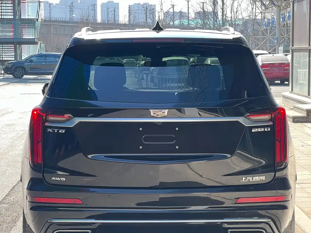 CADILLAC XT6