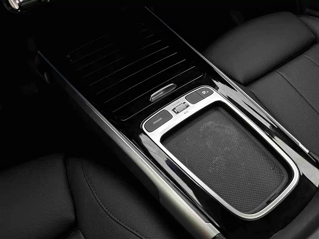 Mercedes-Benz GLB — миниатюра 12