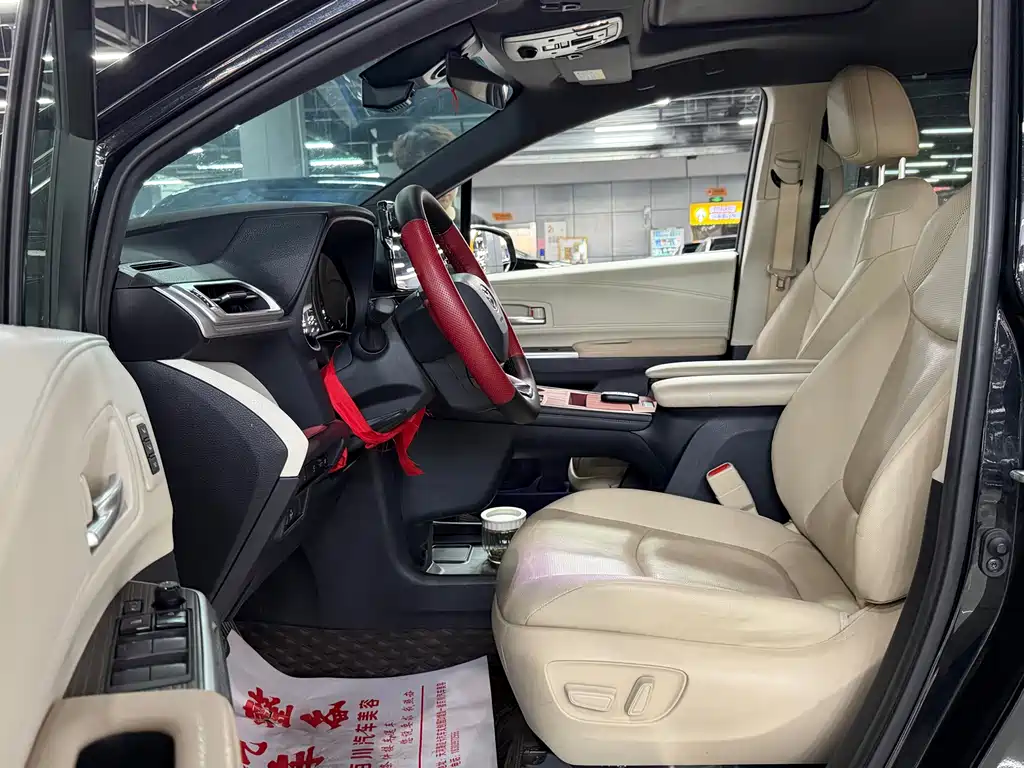 Toyota Granvia 2.5L Hybrid Premium PLUS Edition, фото 6