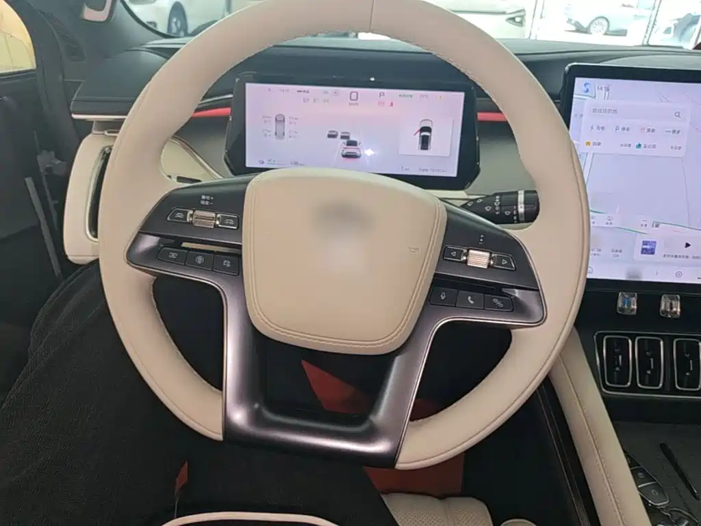 BYD L EV — миниатюра 11