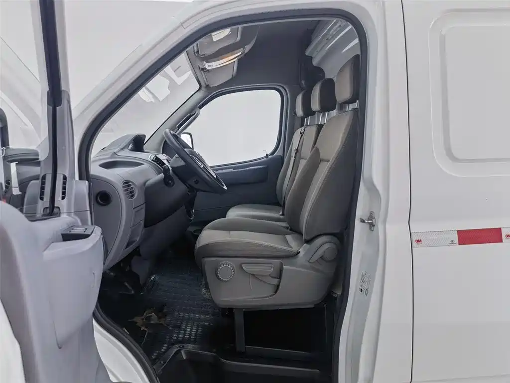 Maxus V80 2020 2.5T MT 2/3 мест