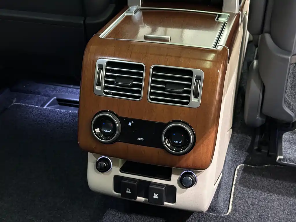 Land Rover Range Rover — миниатюра 17