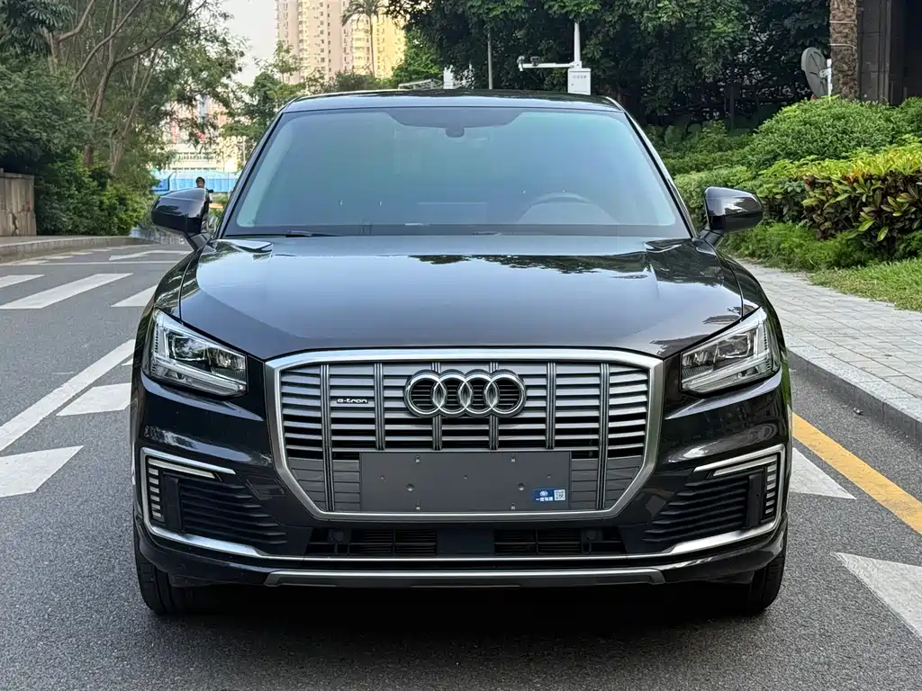 Audi Q2L e-tron — миниатюра 2