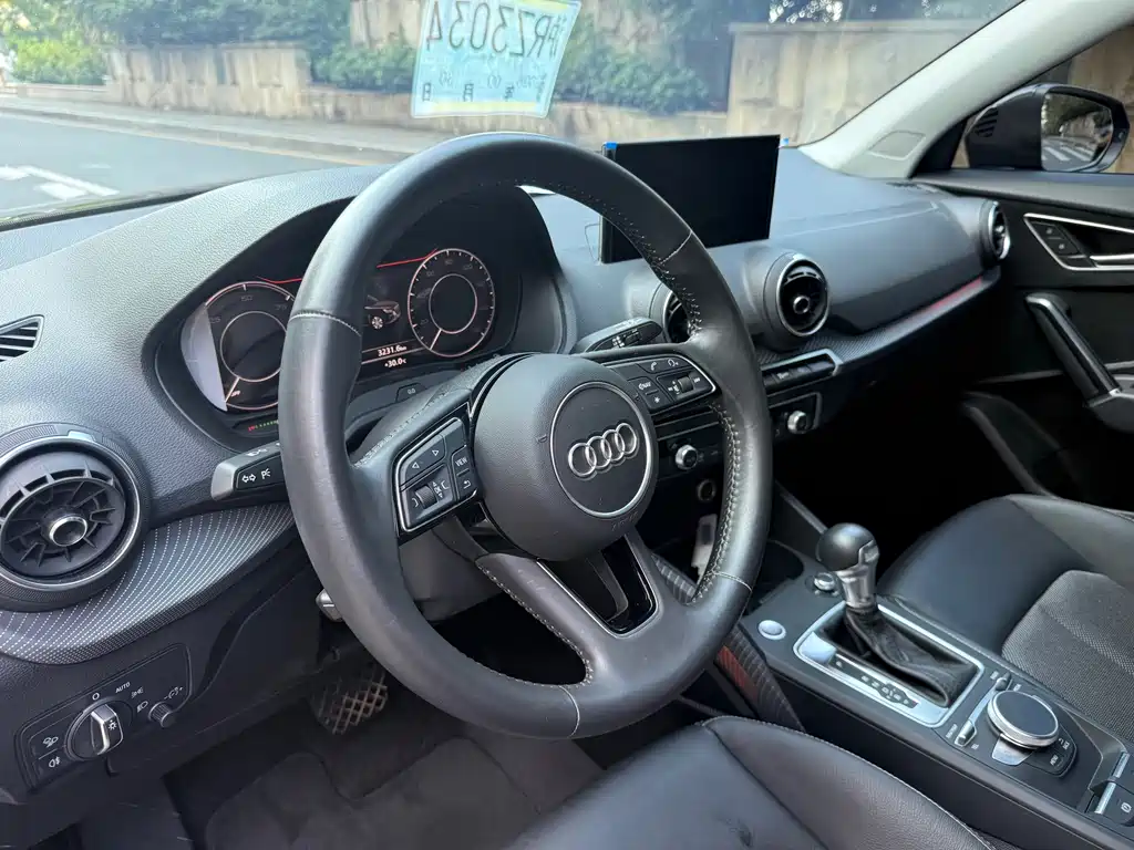 Audi Q2L e-tron — миниатюра 6