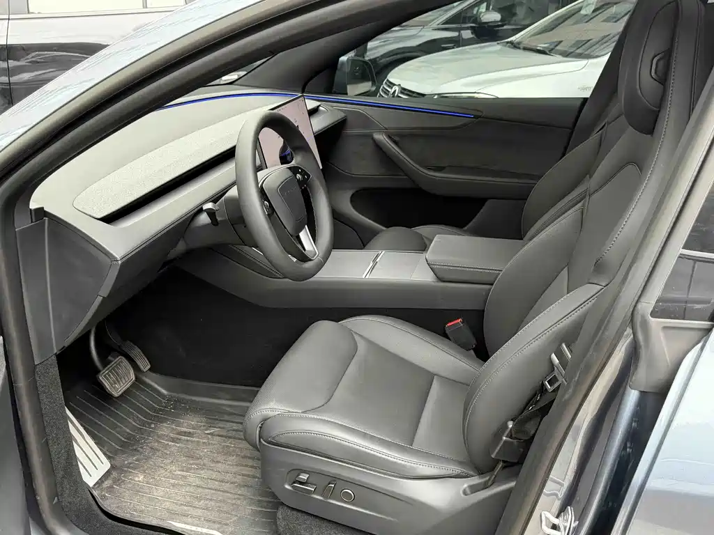 Tesla Model Y L — миниатюра 6