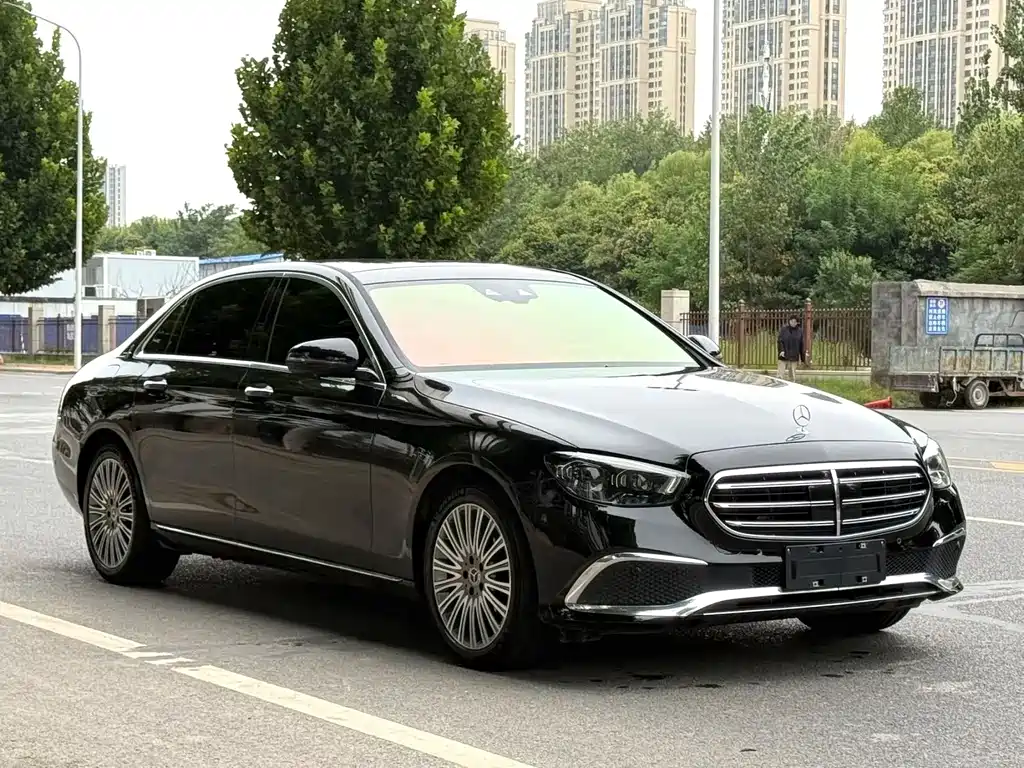 Mercedes-Benz E-Class — миниатюра 3