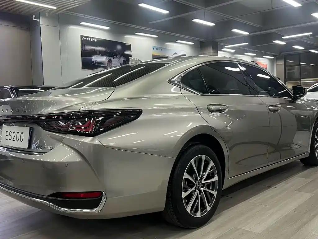 Lexus ES — миниатюра 7