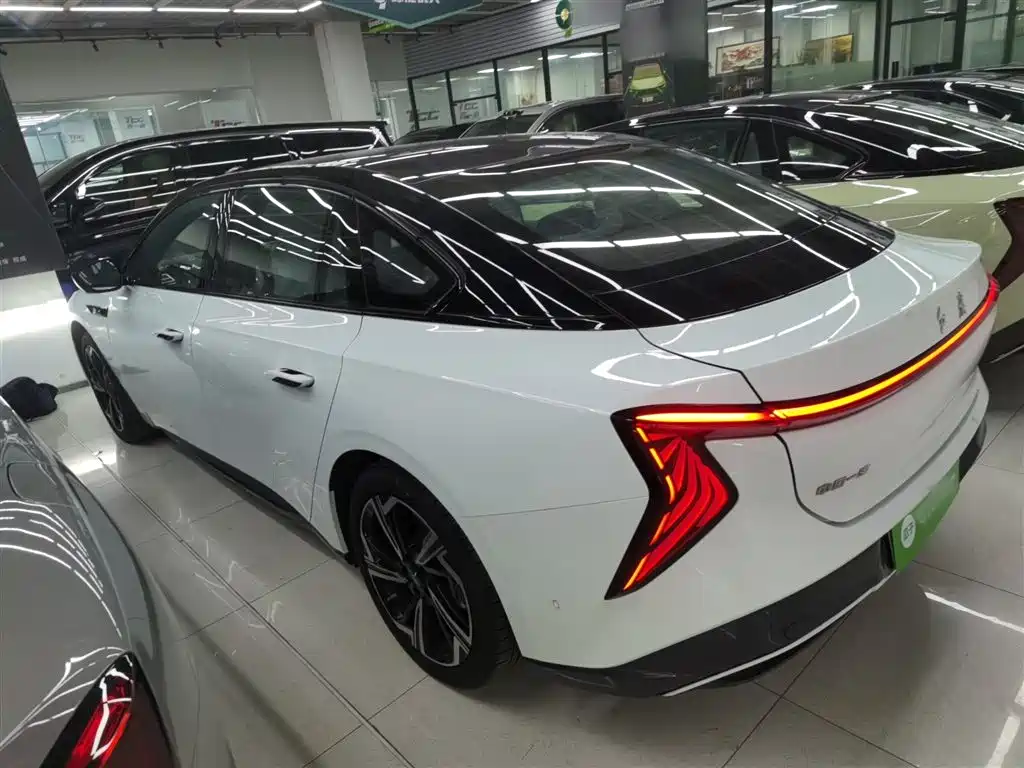 Hongqi EH7 2024 640 Pro+
