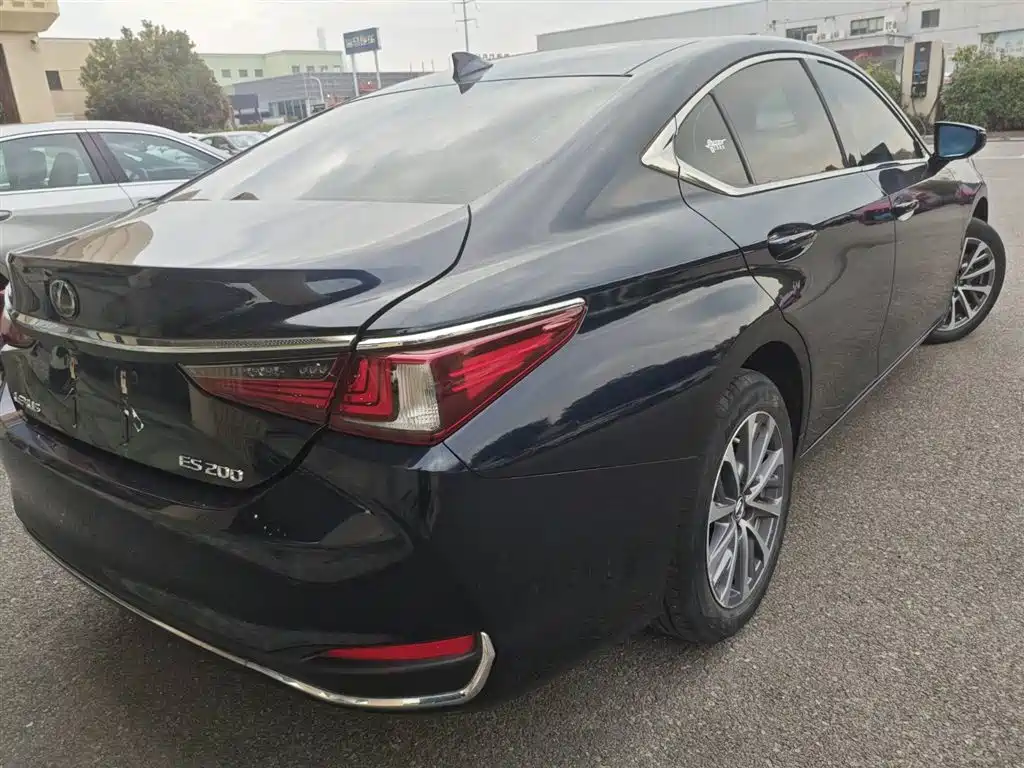 LEXUS ES