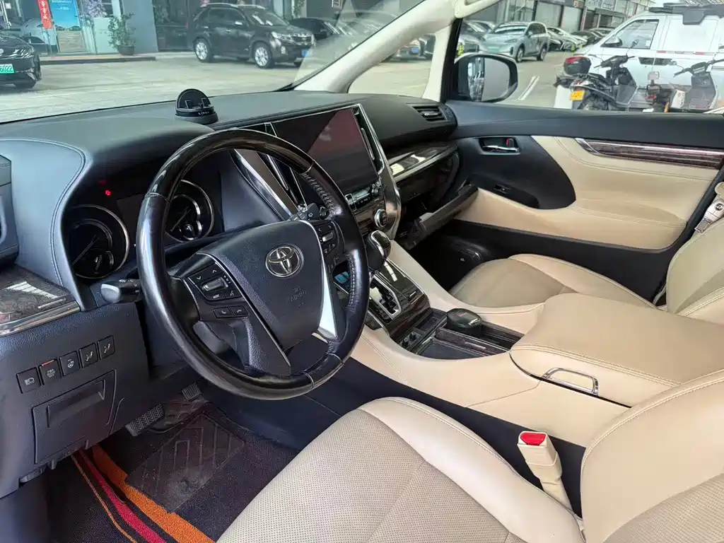 Toyota Vellfire — миниатюра 3