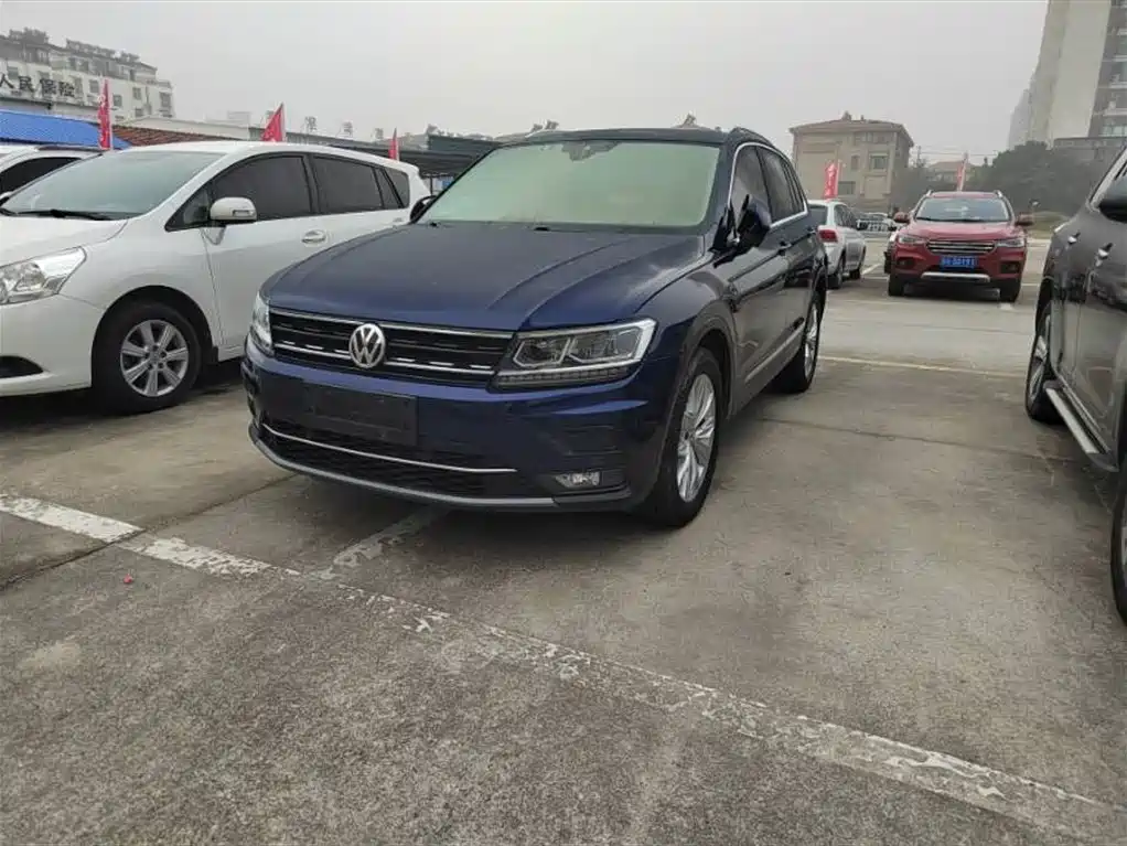 VOLKSWAGEN TIGUAN