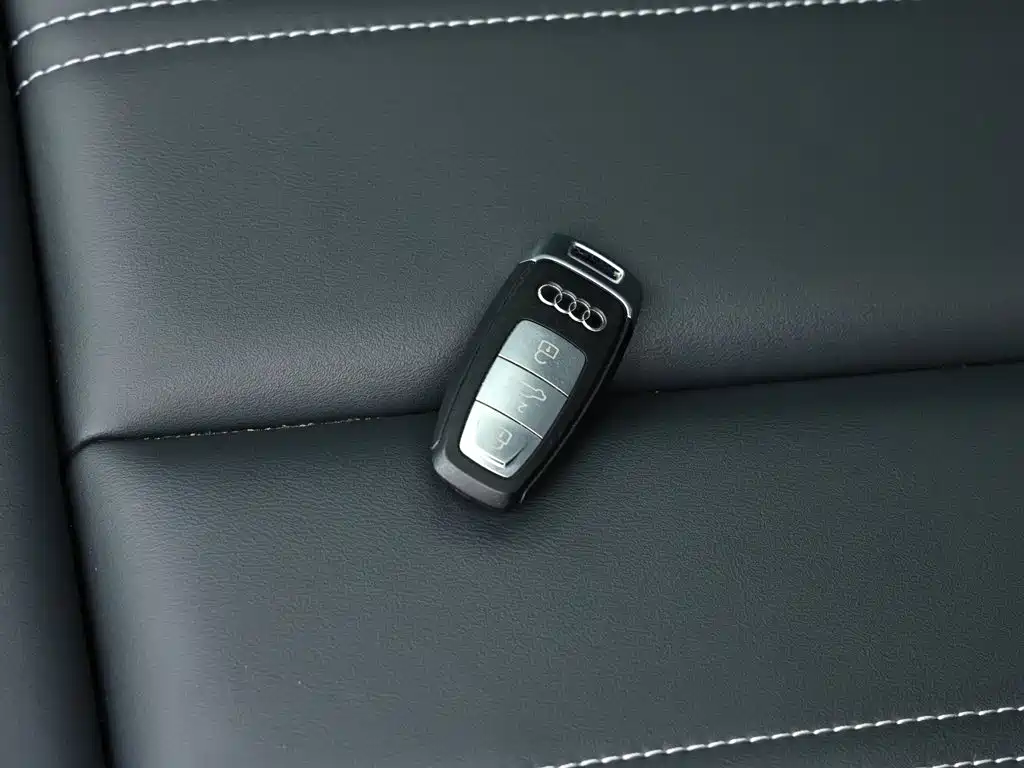 Audi Q4 e-tron — миниатюра 12