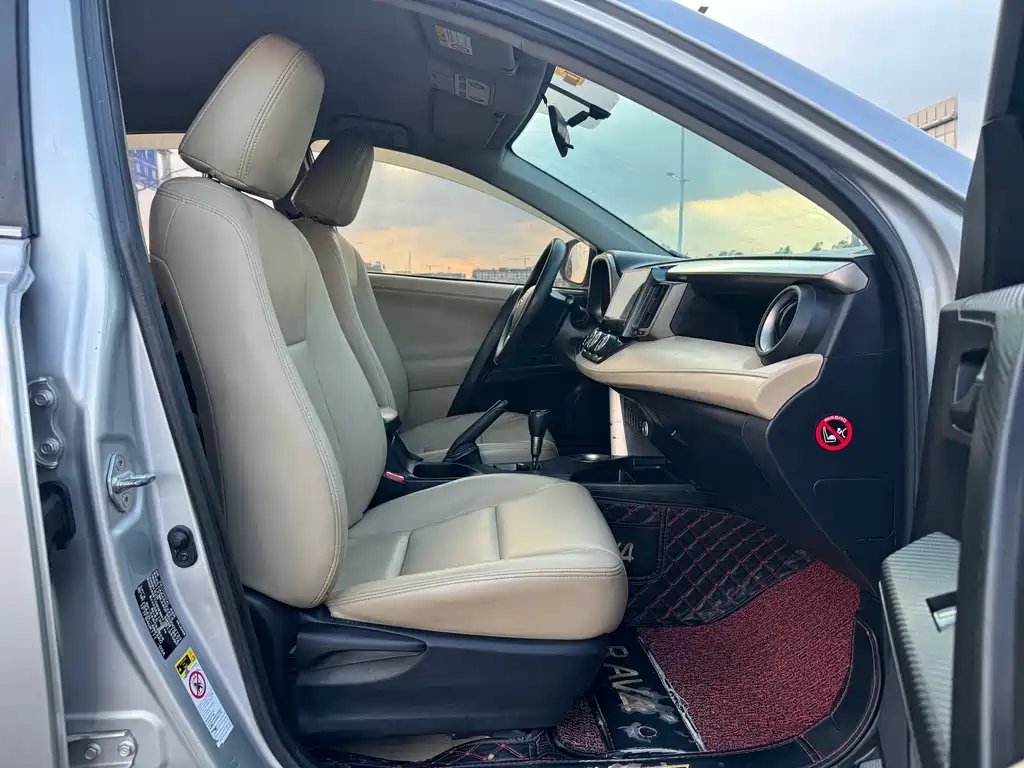 Toyota RAV4 — миниатюра 6