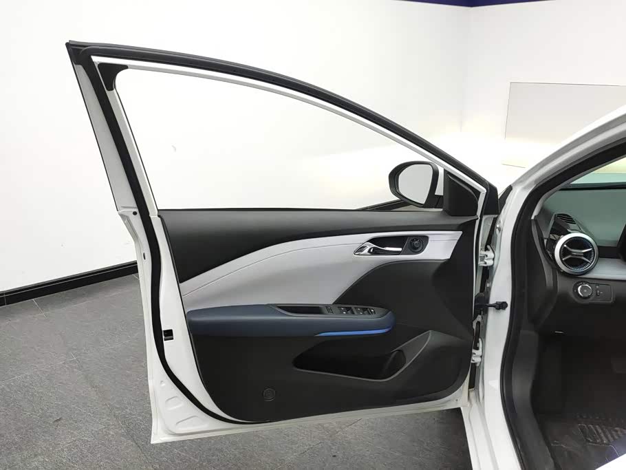Chevrolet Monza 1.5 л 2023 г. Белый, пробег 36700 км