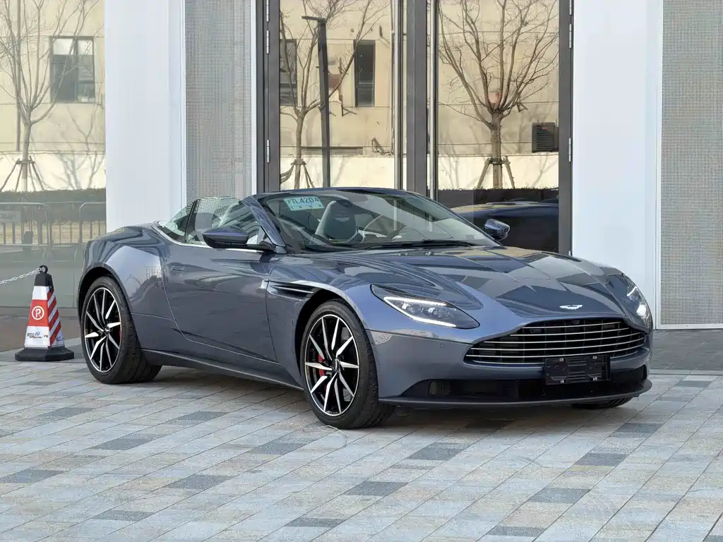 ASTON MARTIN DB11