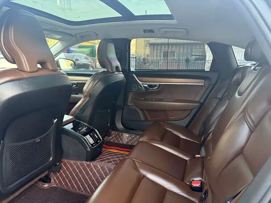 Volvo S90 — миниатюра 6