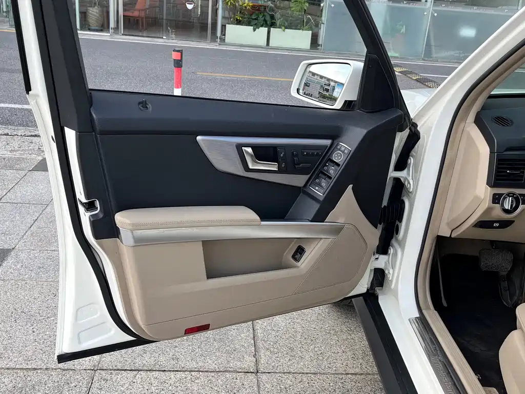 Mercedes-Benz GLK-Class (Import) — миниатюра 13