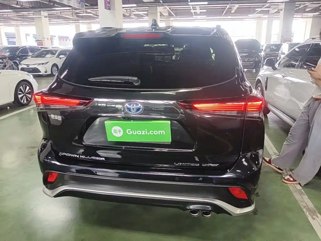 Toyota Crown Kluger — миниатюра 6
