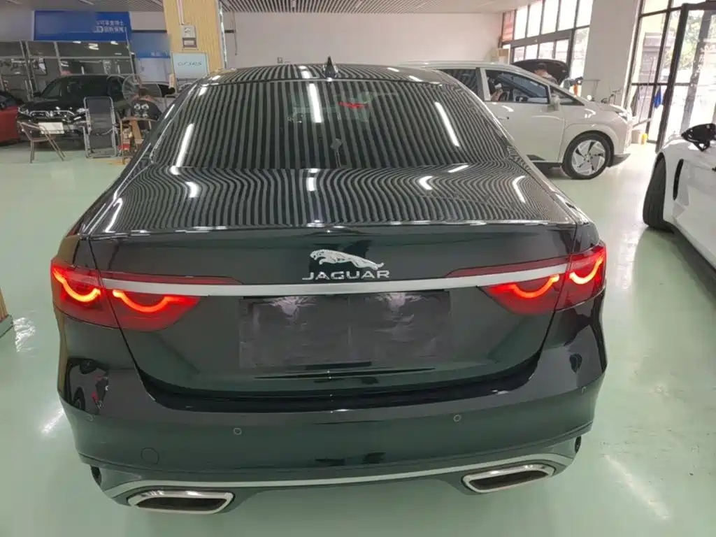 Jaguar XFL — миниатюра 6