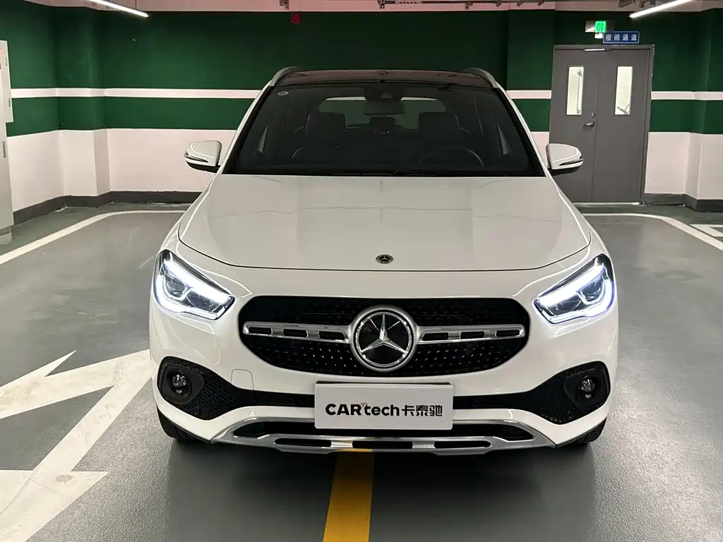 MERCEDES-BENZ GLA