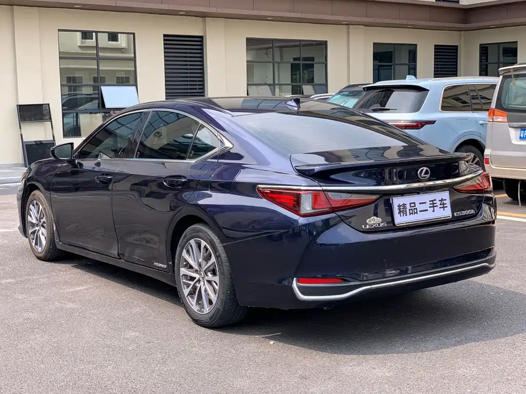 Lexus ES — миниатюра 6