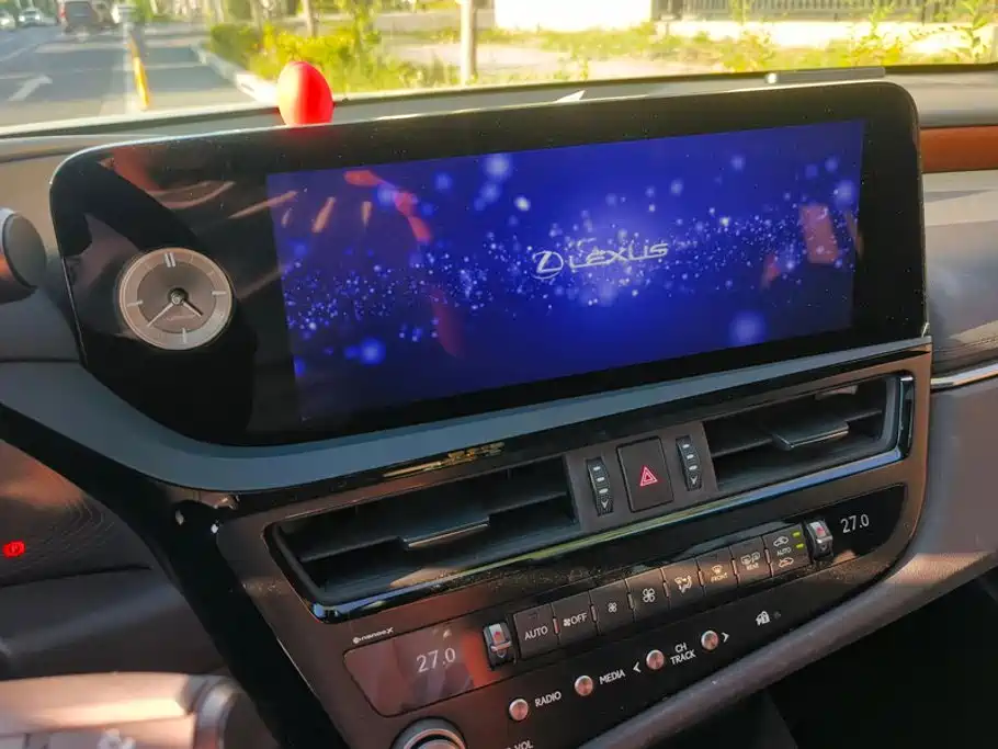Lexus ES — миниатюра 13