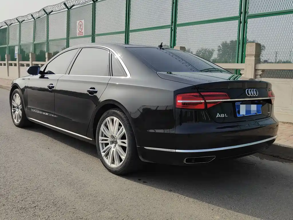 AUDI A8