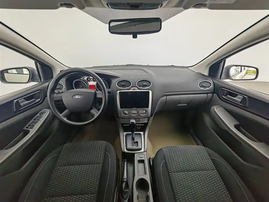 Ford Focus 2013 1.8L AT