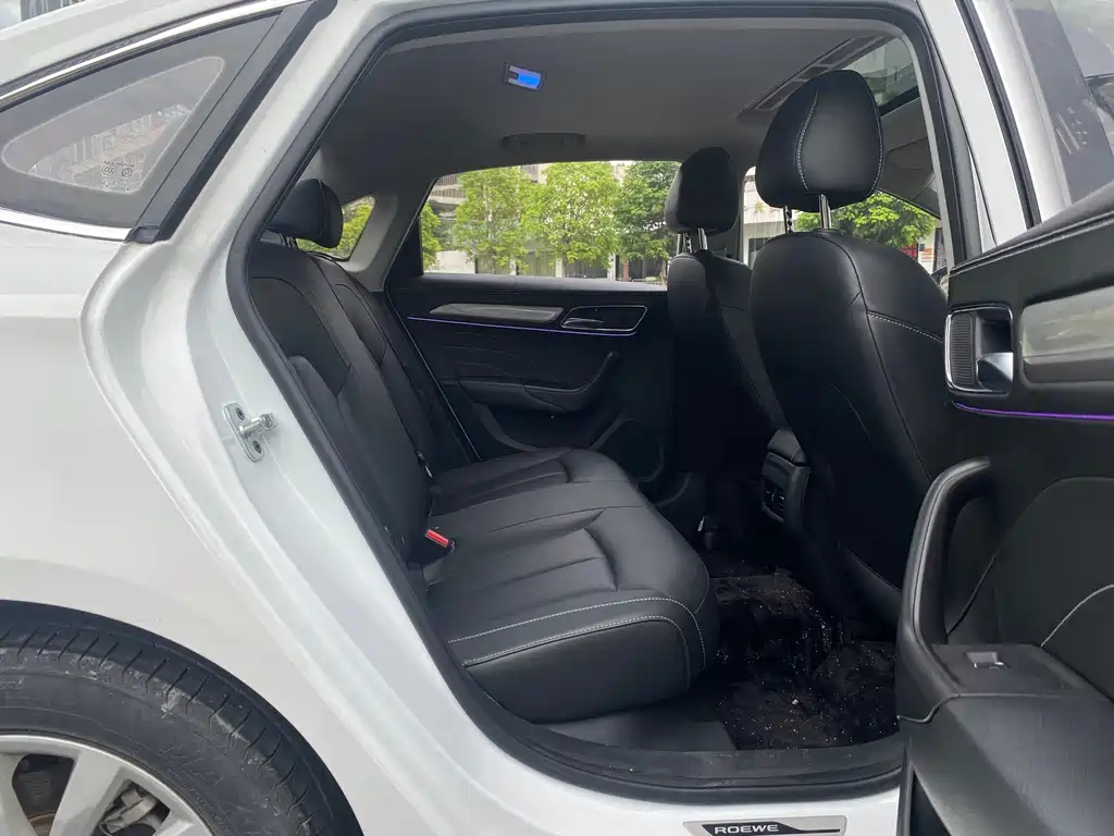 Roewe i6 New Energy — миниатюра 13