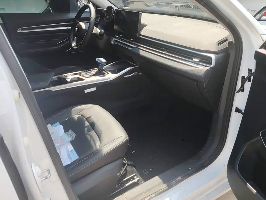 Geely Emgrand 1.5 л 2024 г. Белый, пробег 31000 км