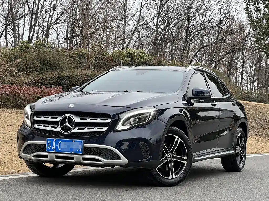 MERCEDES-BENZ GLA