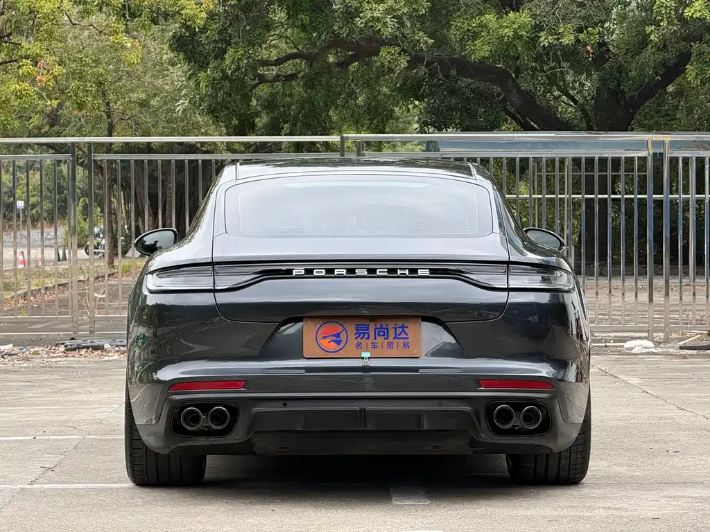 PORSCHE PANAMERA