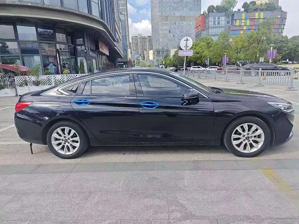 RED FLAG HONGQI H5