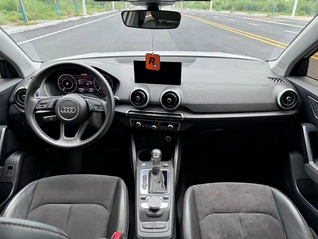 Audi Q2L e-tron — миниатюра 8