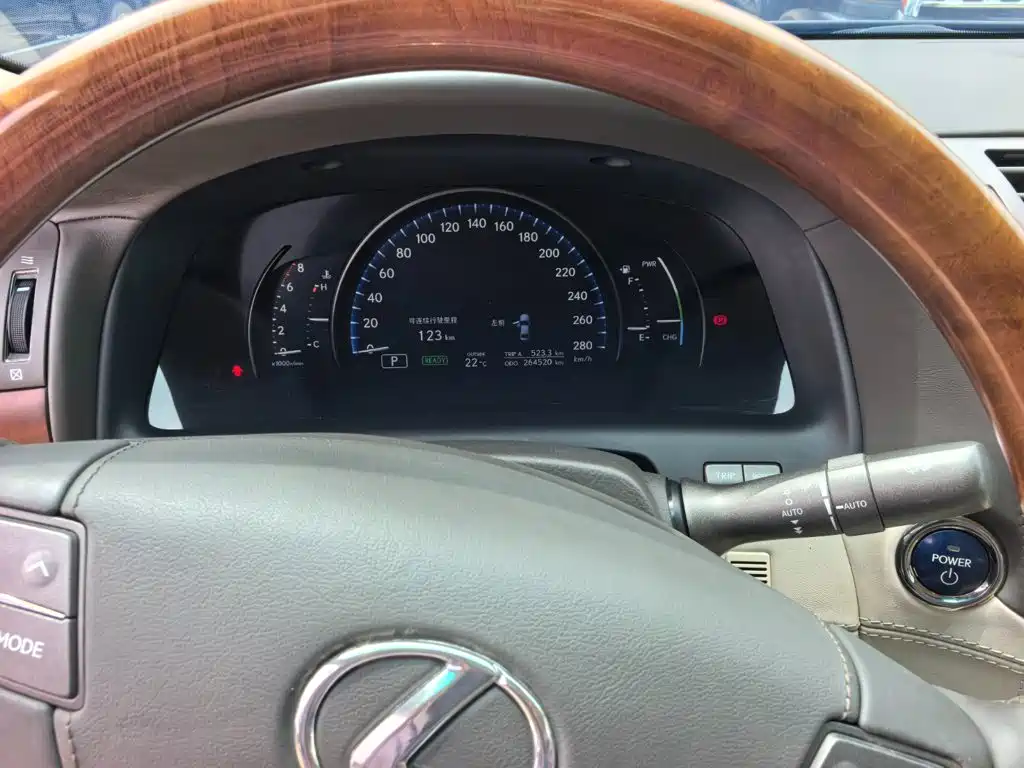 Lexus LS — миниатюра 16