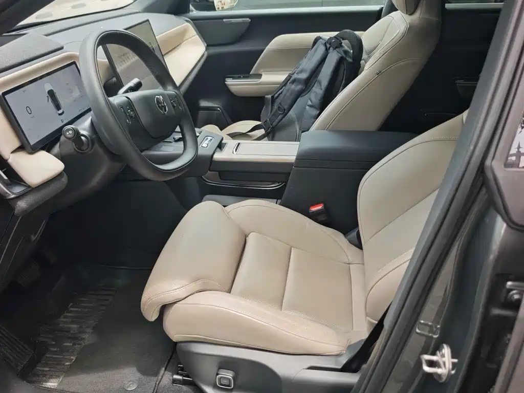 Volvo гибрид Volvo XC70 plug-in — миниатюра 7