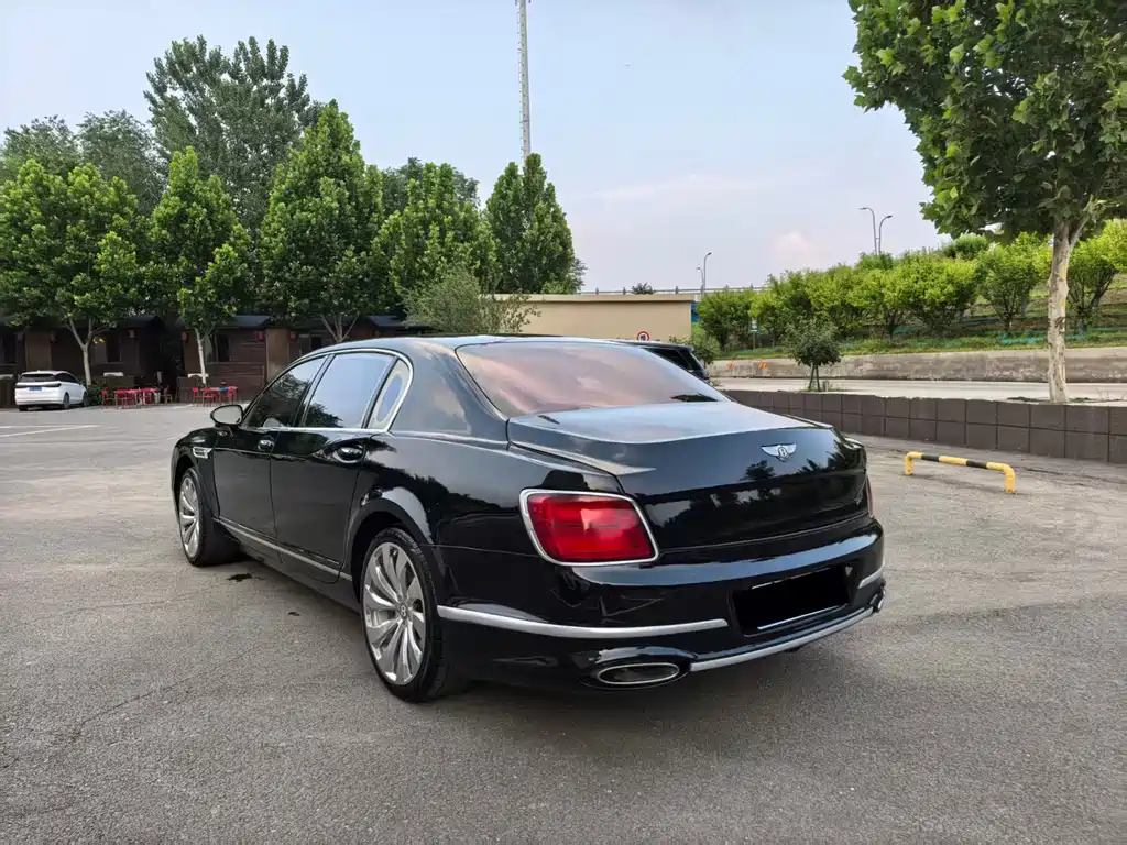 Bentley Flying Spur 2010 6.0T мест