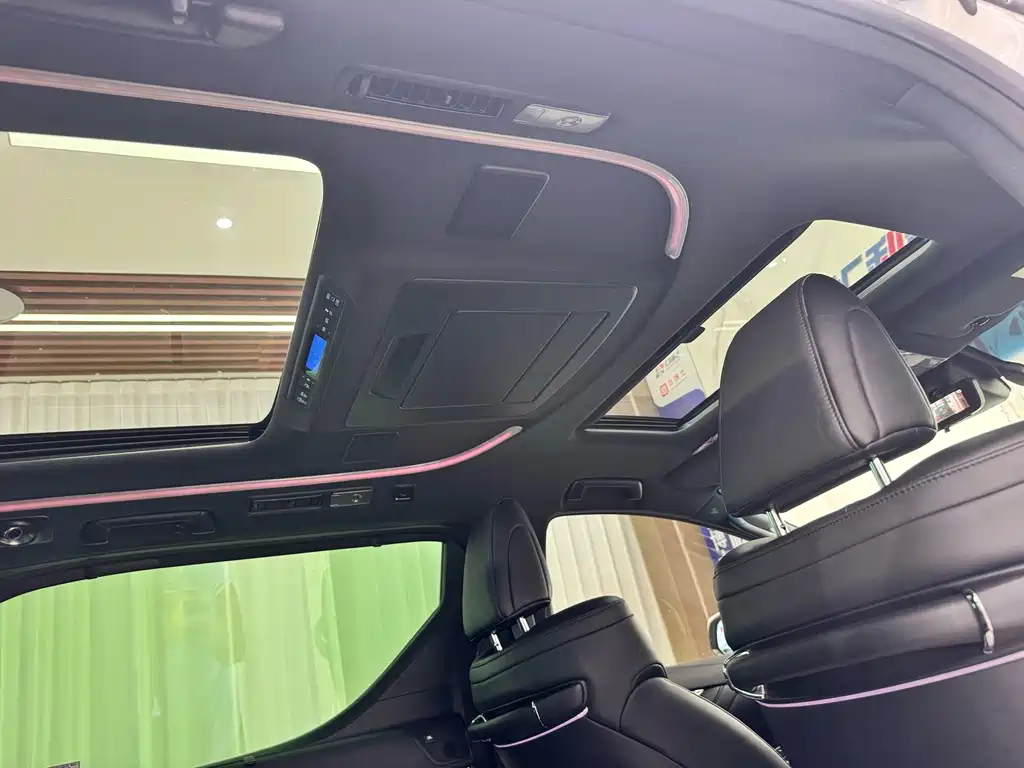 Toyota Alphard — миниатюра 20